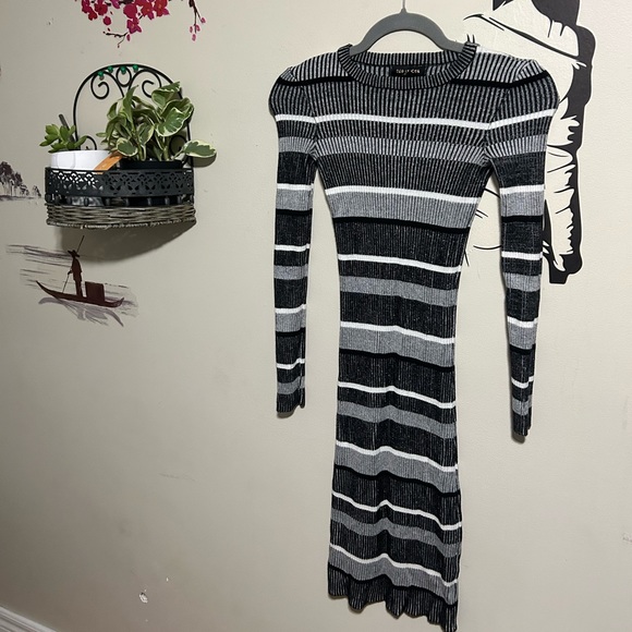 Stretchy Striped Winter BodyCon Dress - Picture 6 of 9